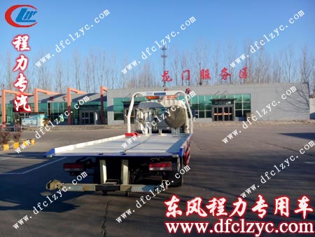 湖北程力送車司機途中遇服務站，小憩一下