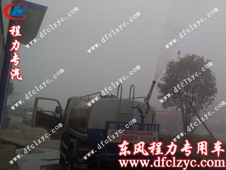 湖北程力東風(fēng)小霸王灑水車試水場(chǎng)景