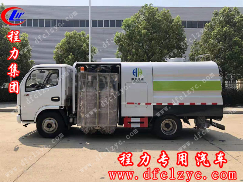 程力集團生產(chǎn)的護(hù)欄清洗車