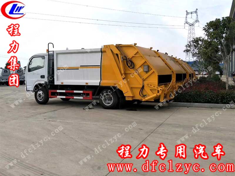 程力集團壓縮垃圾車，整裝待發(fā)，出口海外