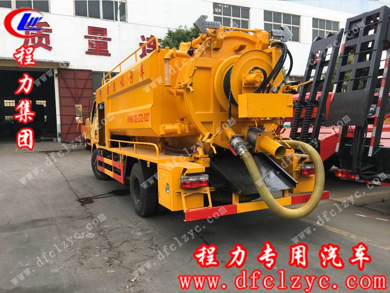 程力集團生產(chǎn)的國五東風大多利卡清洗吸污車