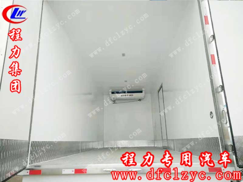 湖北程力集團生產的新款東風天錦高頂雙臥冷藏車