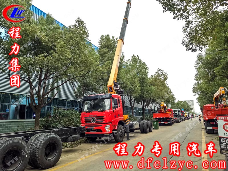 湖北程力集團(tuán)東風(fēng)隨車起重運輸車